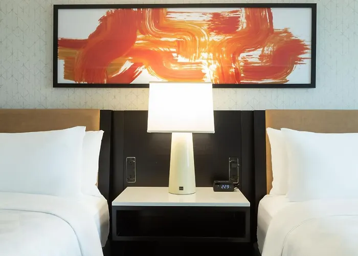 - Dwtn - The Mart By Ihg Hotel
