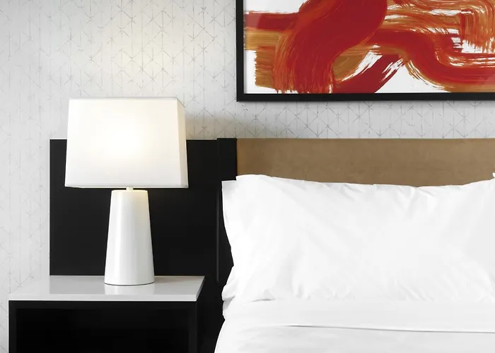 - Dwtn - The Mart By Ihg Hotel