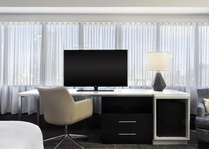 - Dwtn - The Mart By Ihg Hotel Chicago