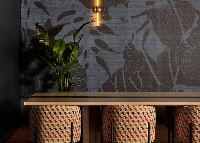 - Dwtn - The Mart By Ihg Hotel Chicago