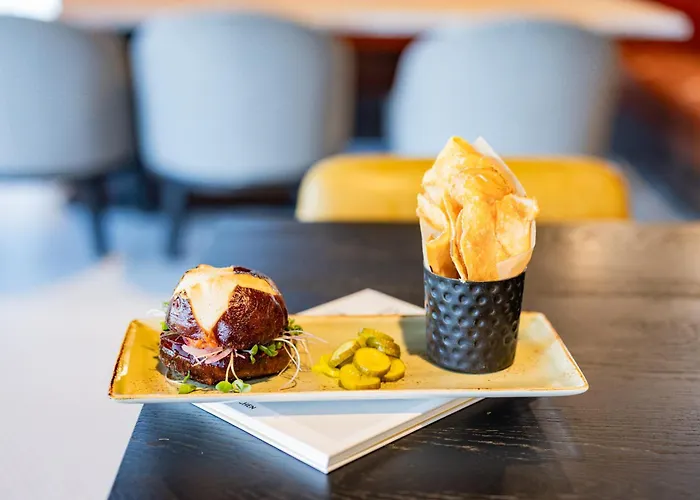 - Dwtn - The Mart By Ihg Hotel Chicago