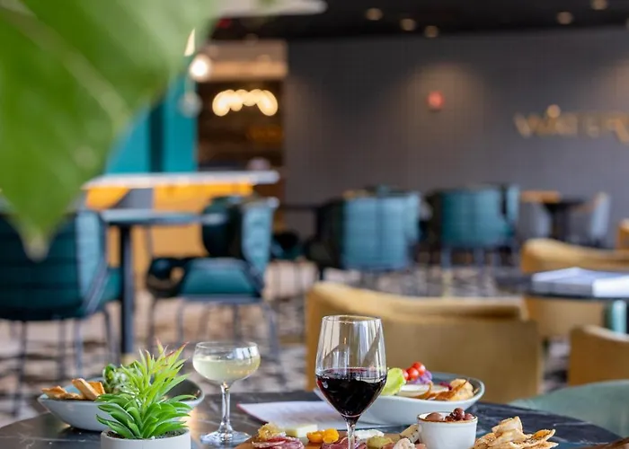- Dwtn - The Mart By Ihg Chicago